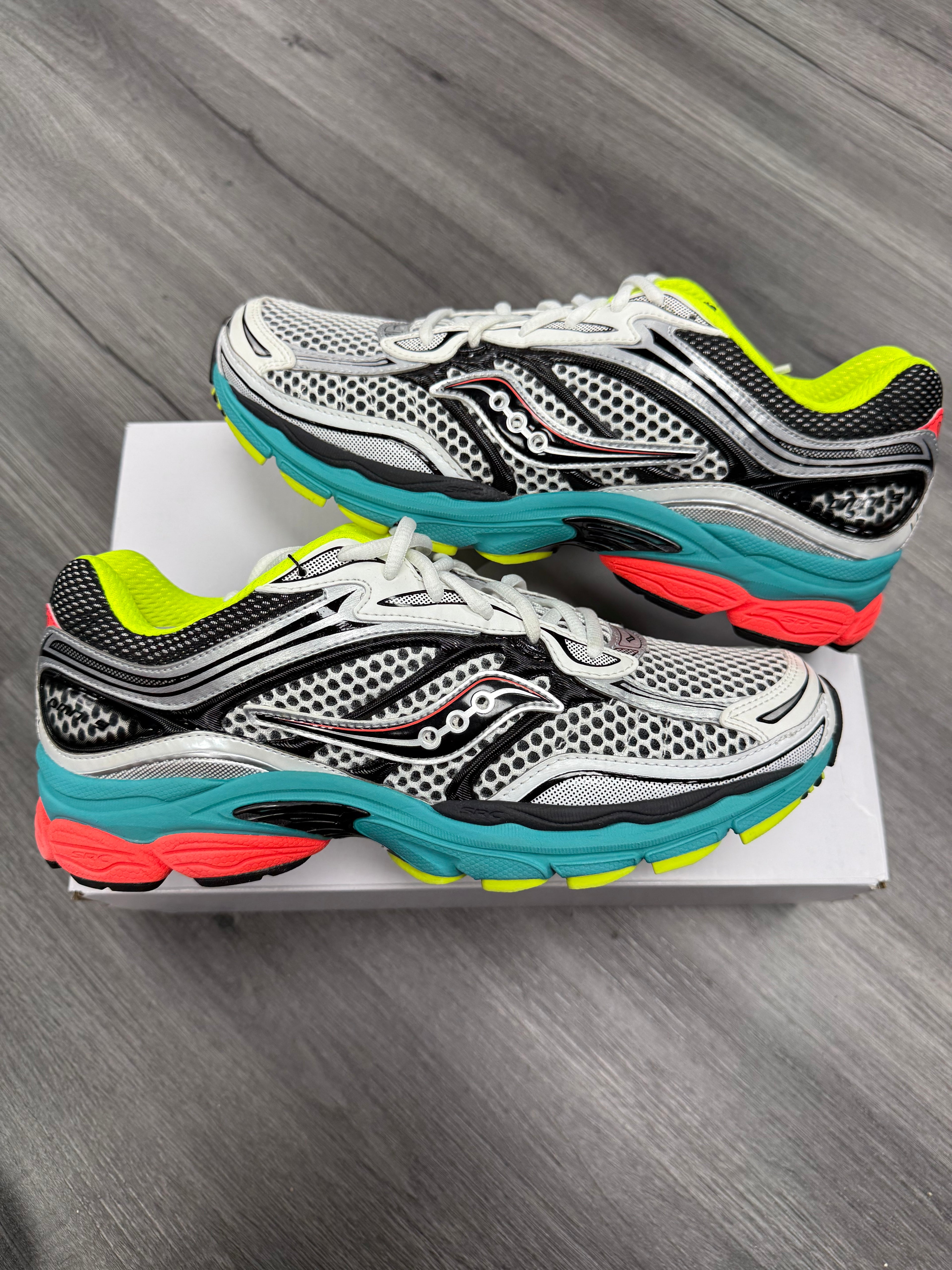 Saucony Progrid Omni 9 Silver Mutant - size 10