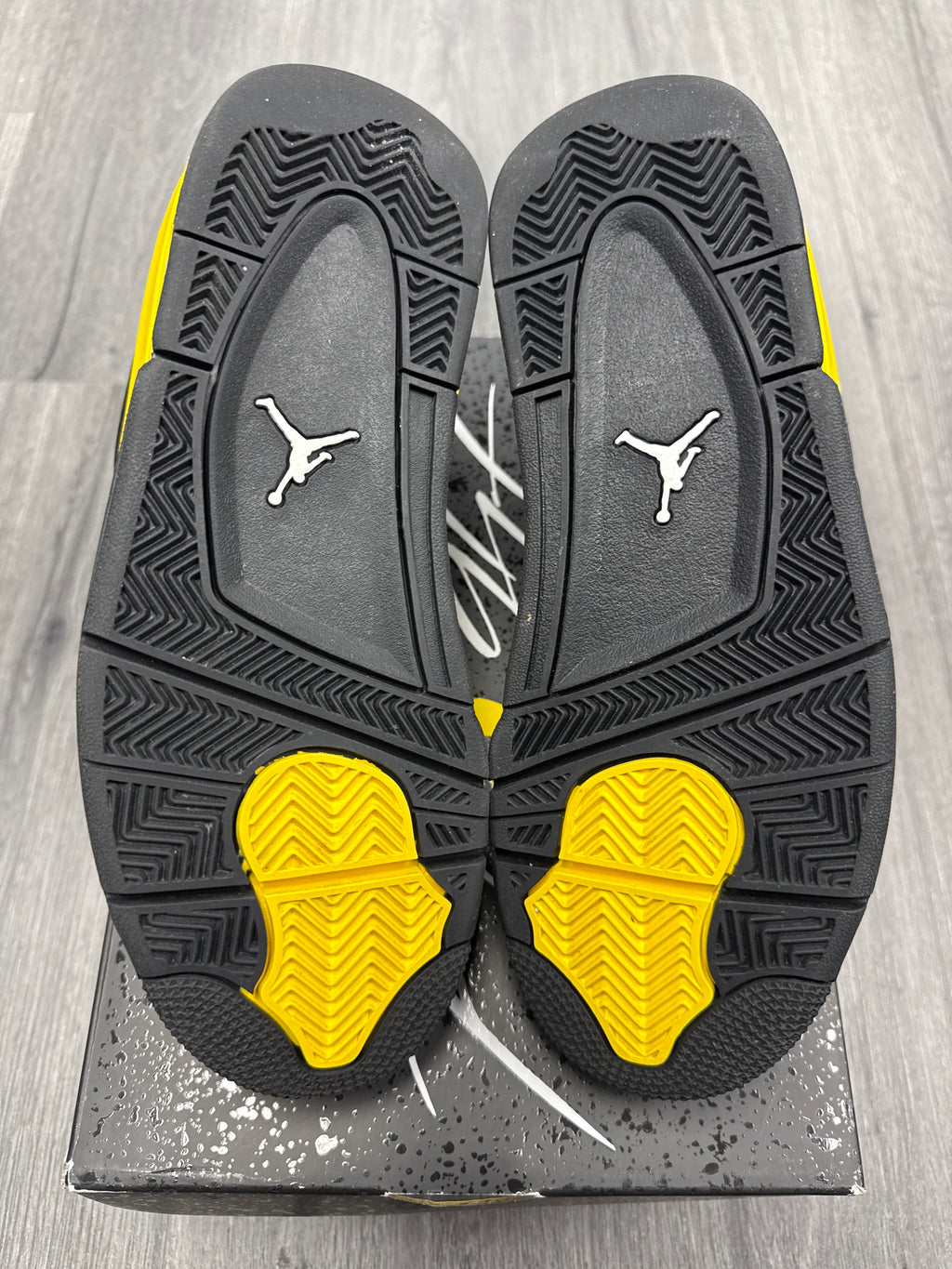Jordan 4 Thunder - size 7