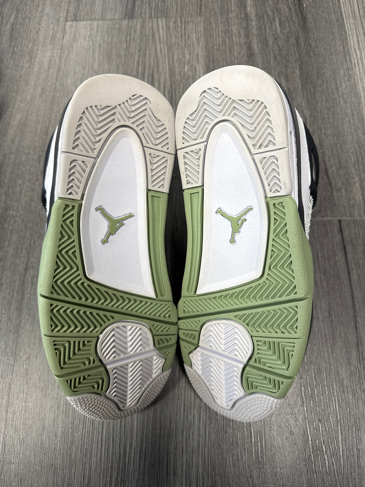 Jordan 4 Seafoam - size 5.5M/7W