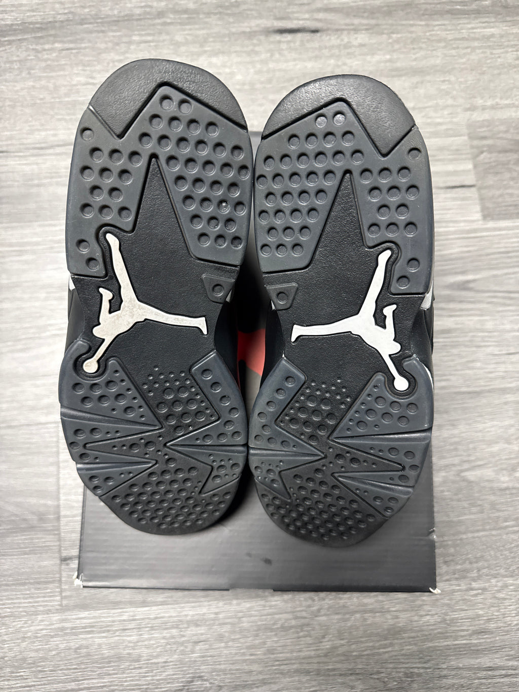 Jordan 6 Cap and Gown - size 8