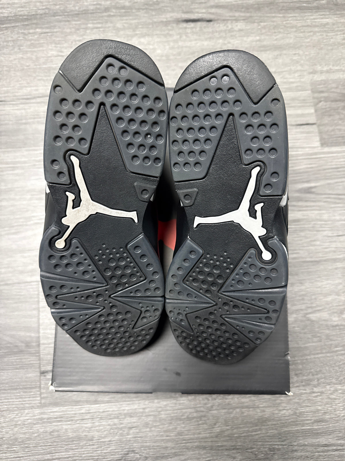 Jordan 6 Cap and Gown - size 8