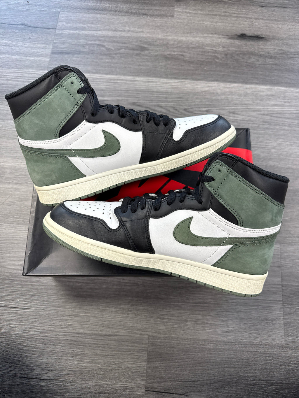 Jordan 1 Clay Green - size 9.5