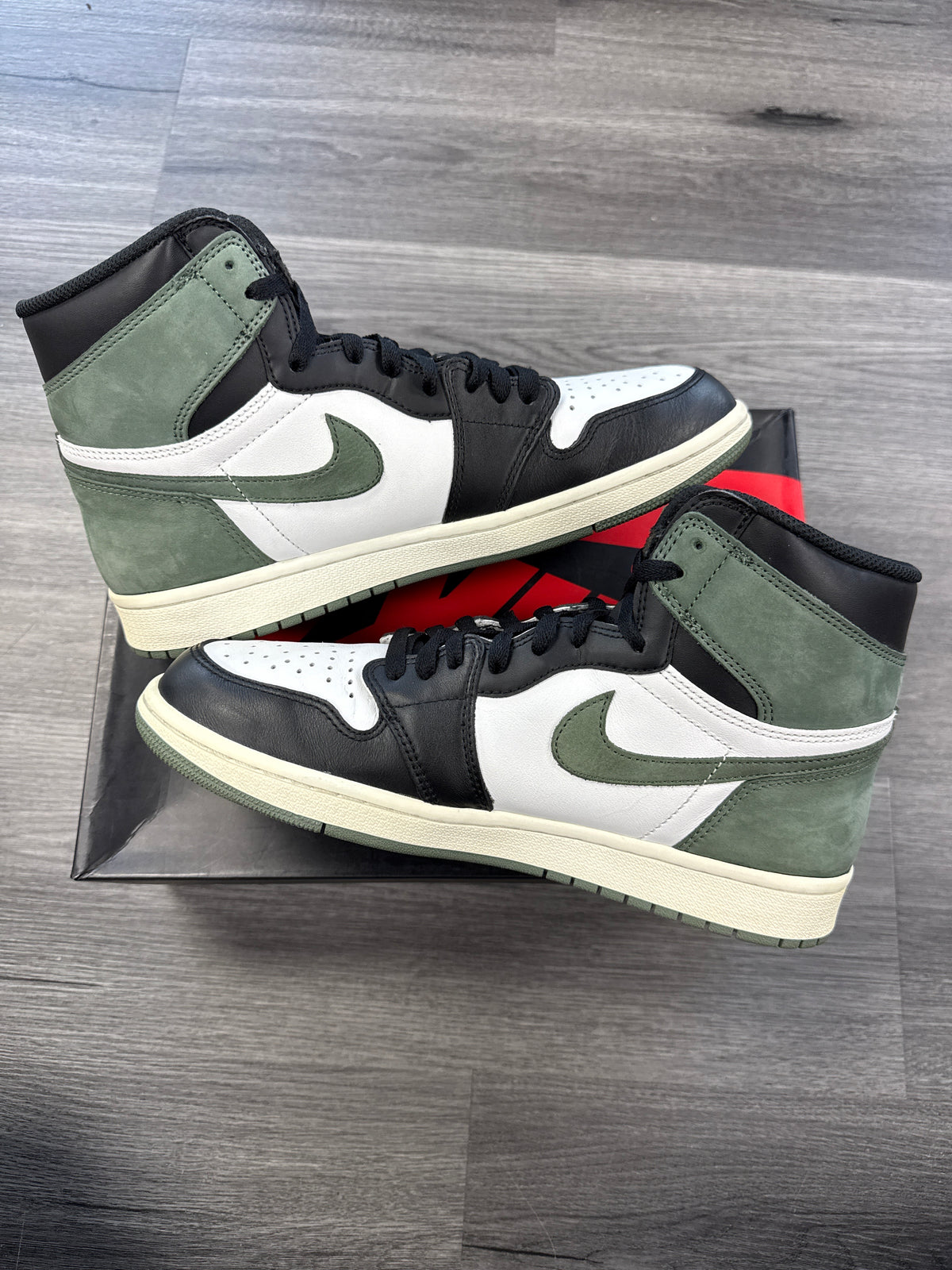 Jordan 1 Clay Green - size 9.5
