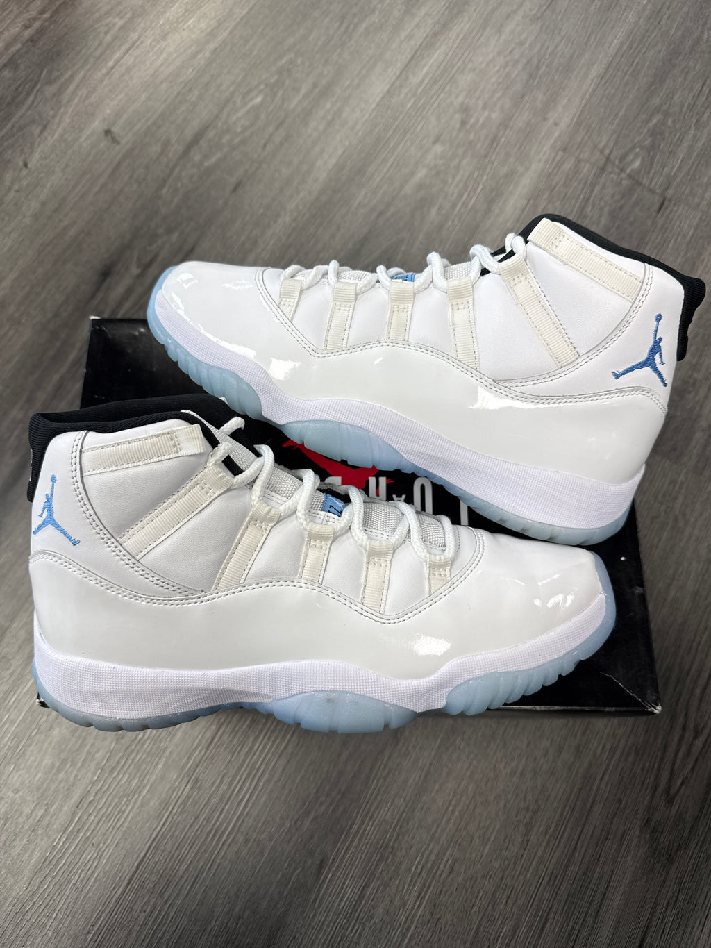 Jordan 11 Legend Blue - size 9