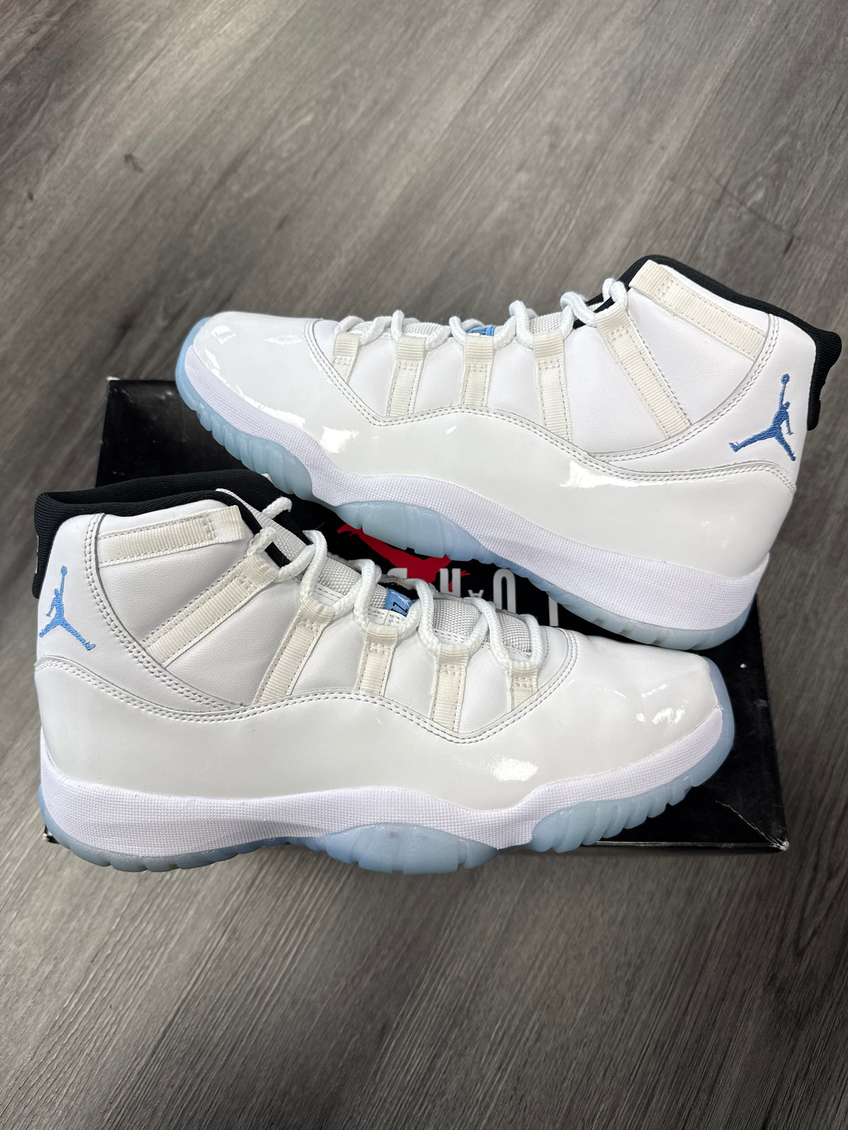 Jordan 11 Legend Blue - size 9