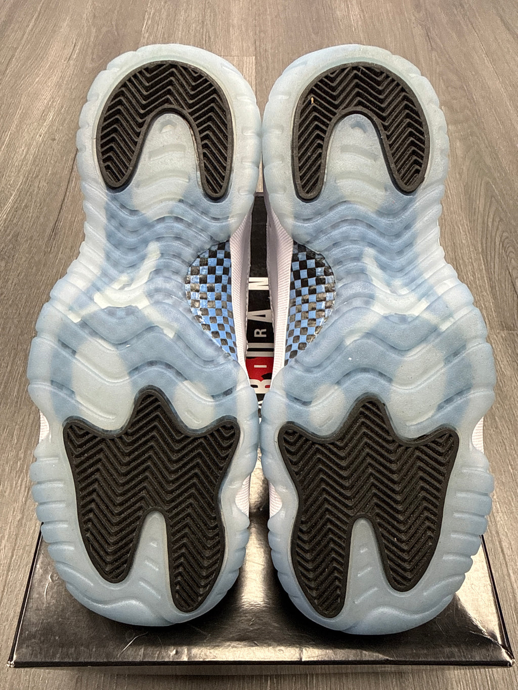 Jordan 11 Legend Blue GS - size 6