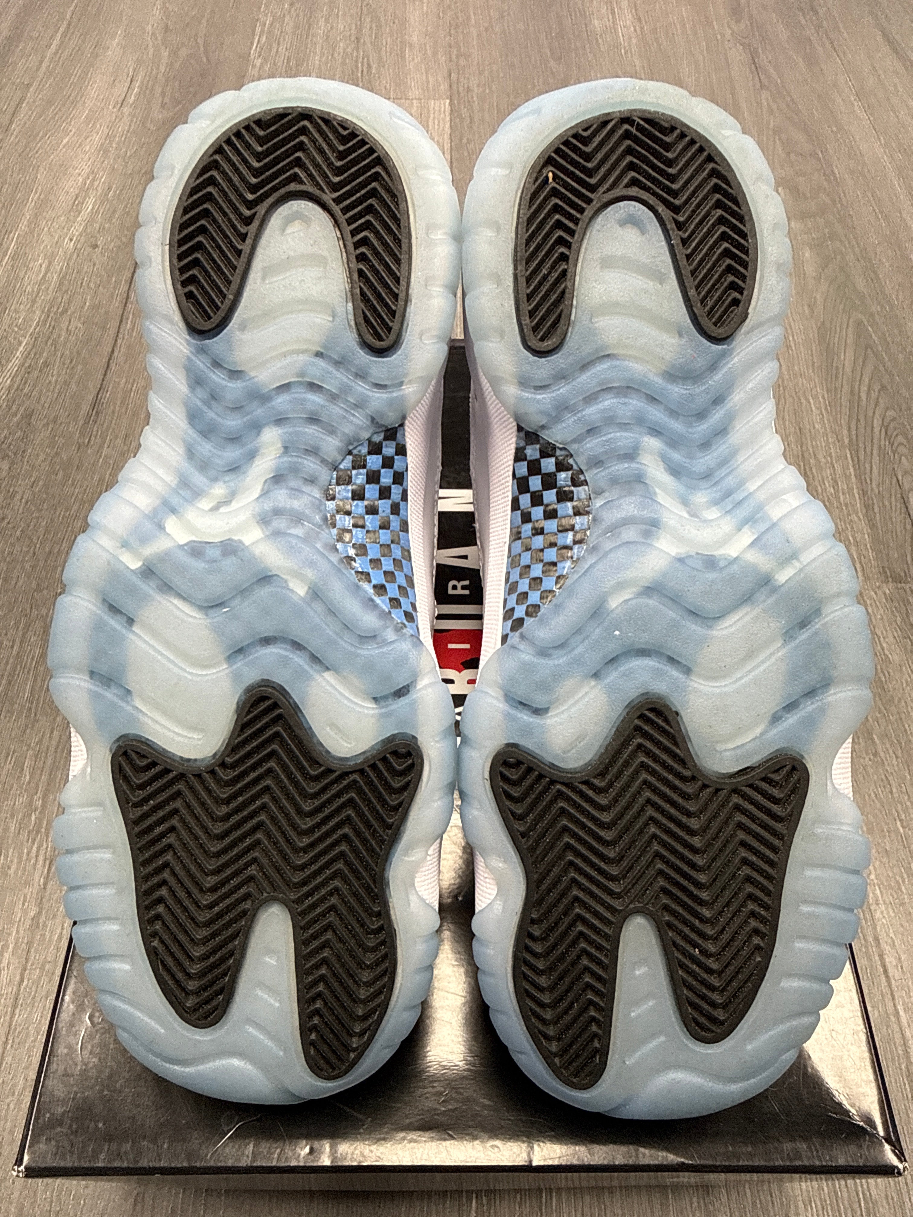 Jordan 11 Legend Blue GS - size 6