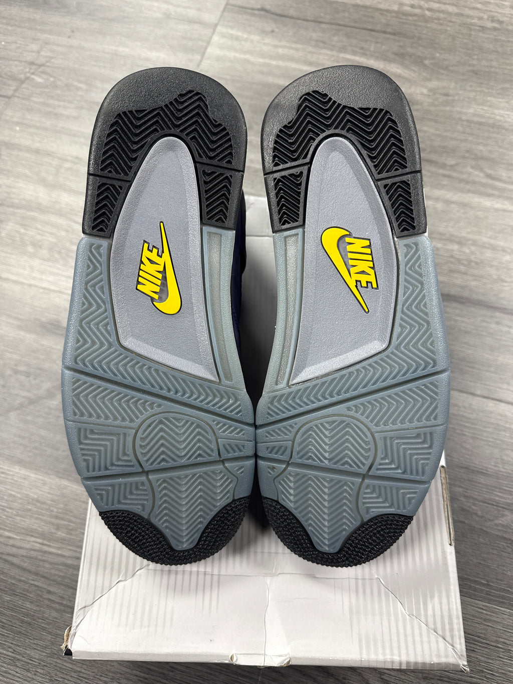 Jordan 4 Lakers - Size 8.5