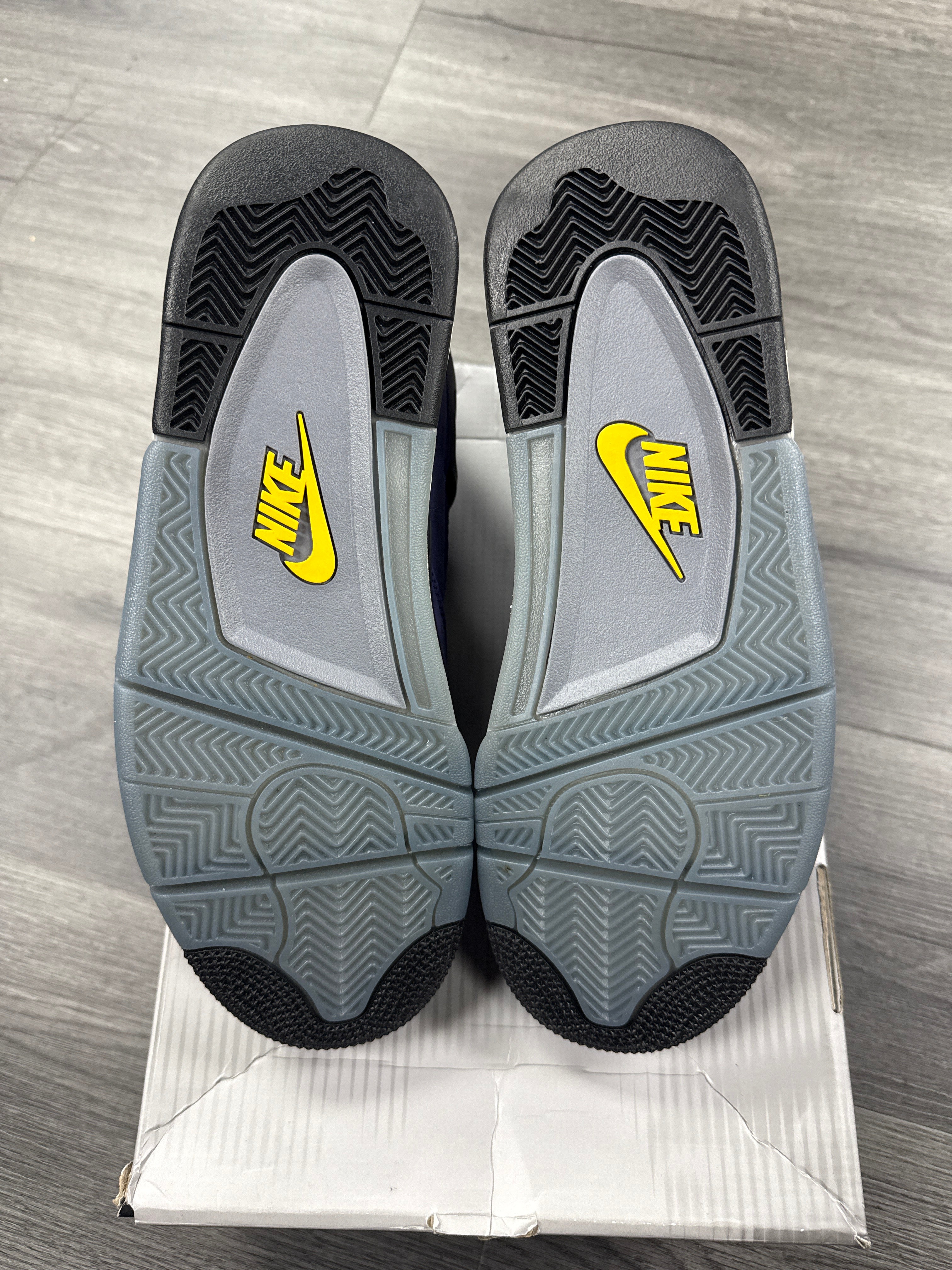 Jordan 4 Lakers - Size 8.5
