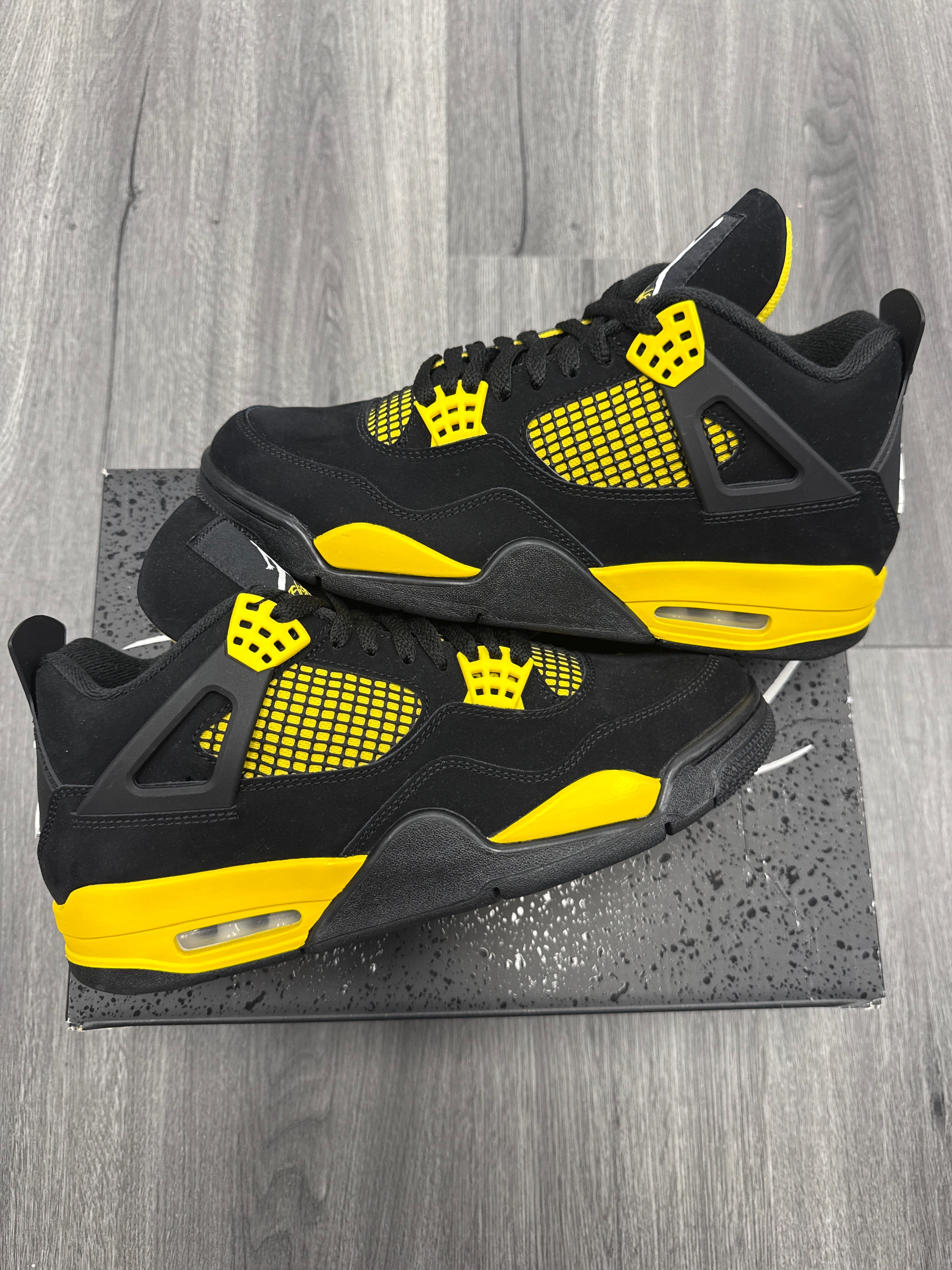 Jordan 4 Thunder - size 9.5
