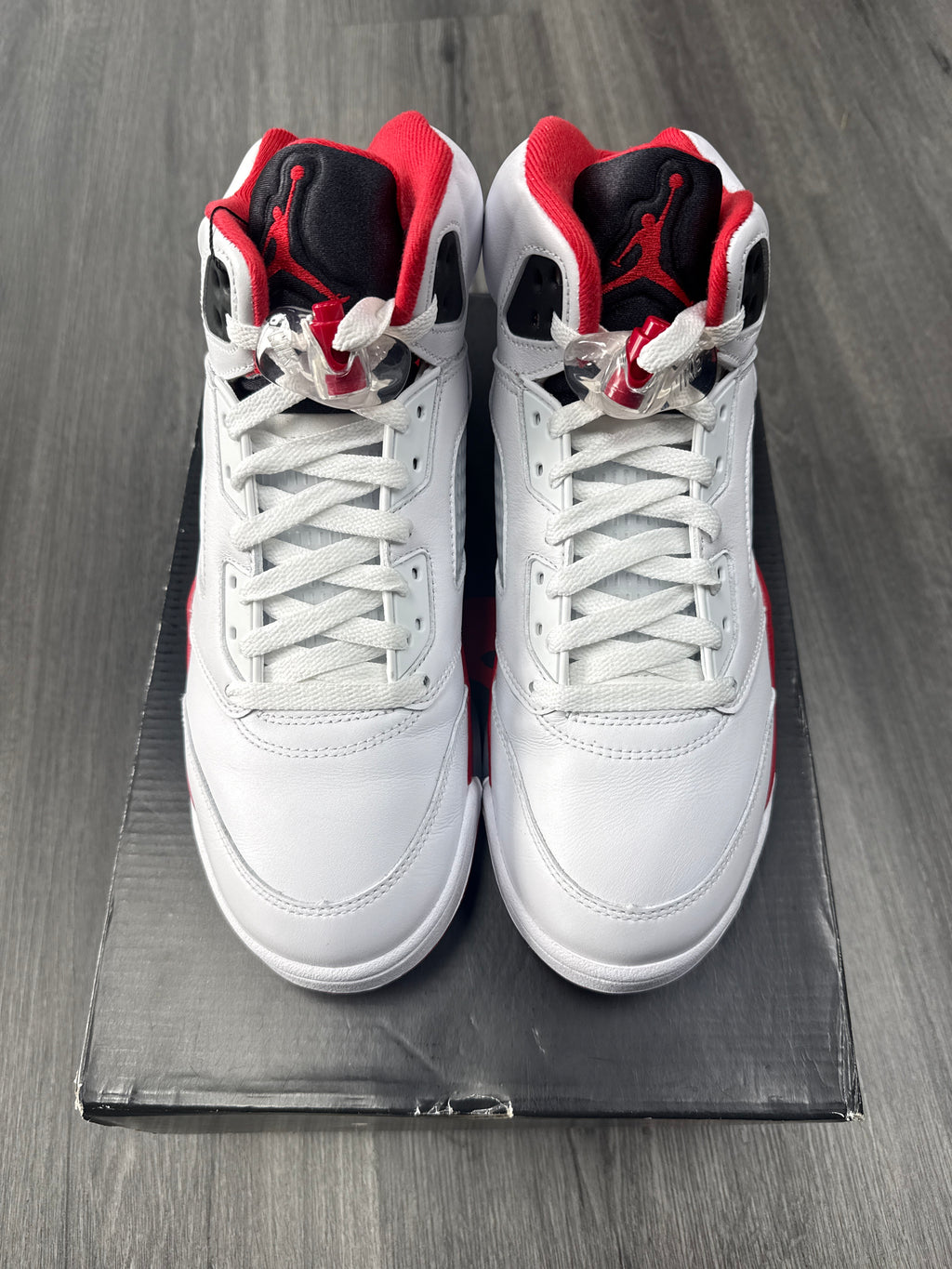Jordan 5 Fire Red - size 8.5