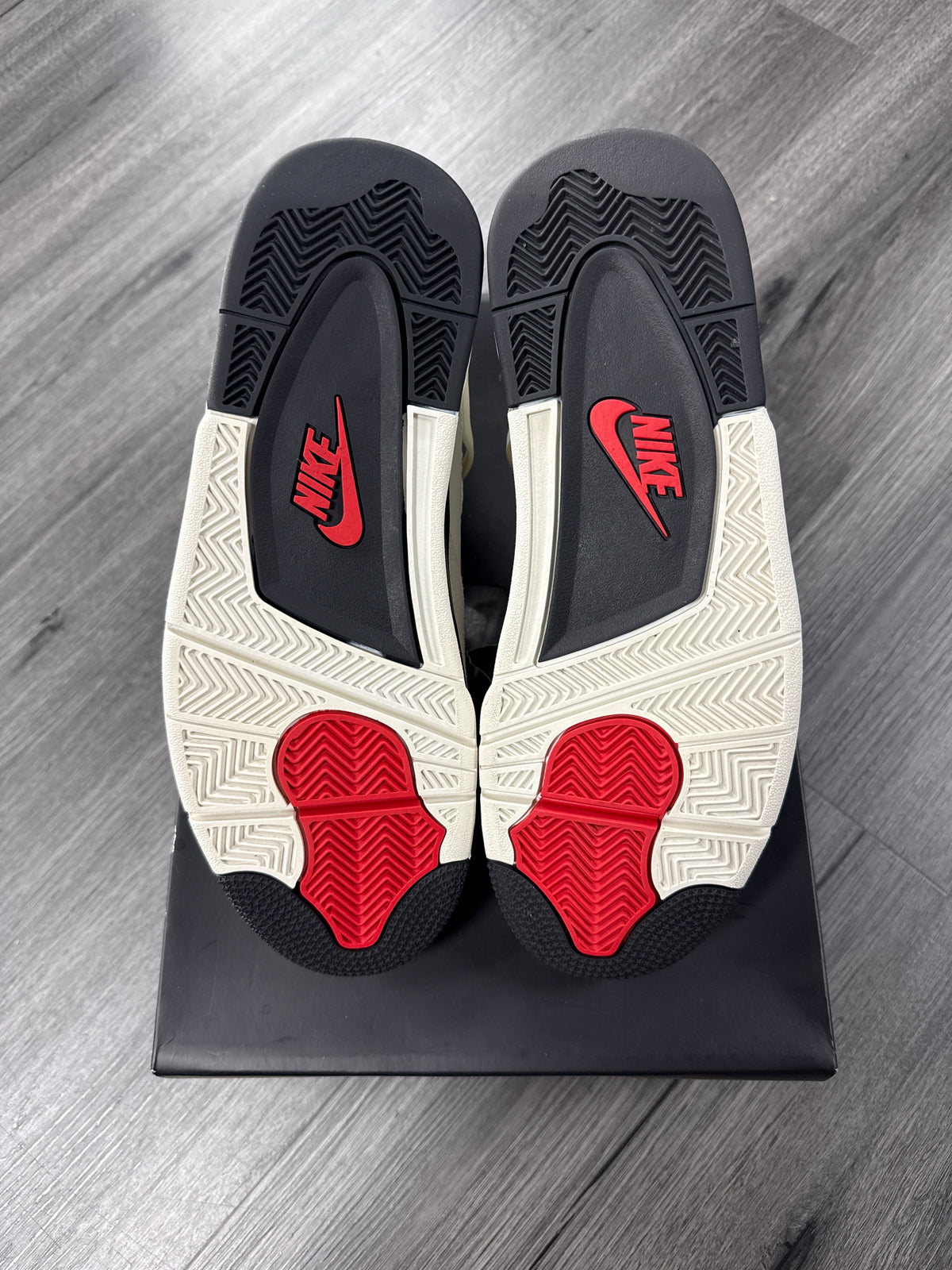 Jordan 4 Flight Club - size 10