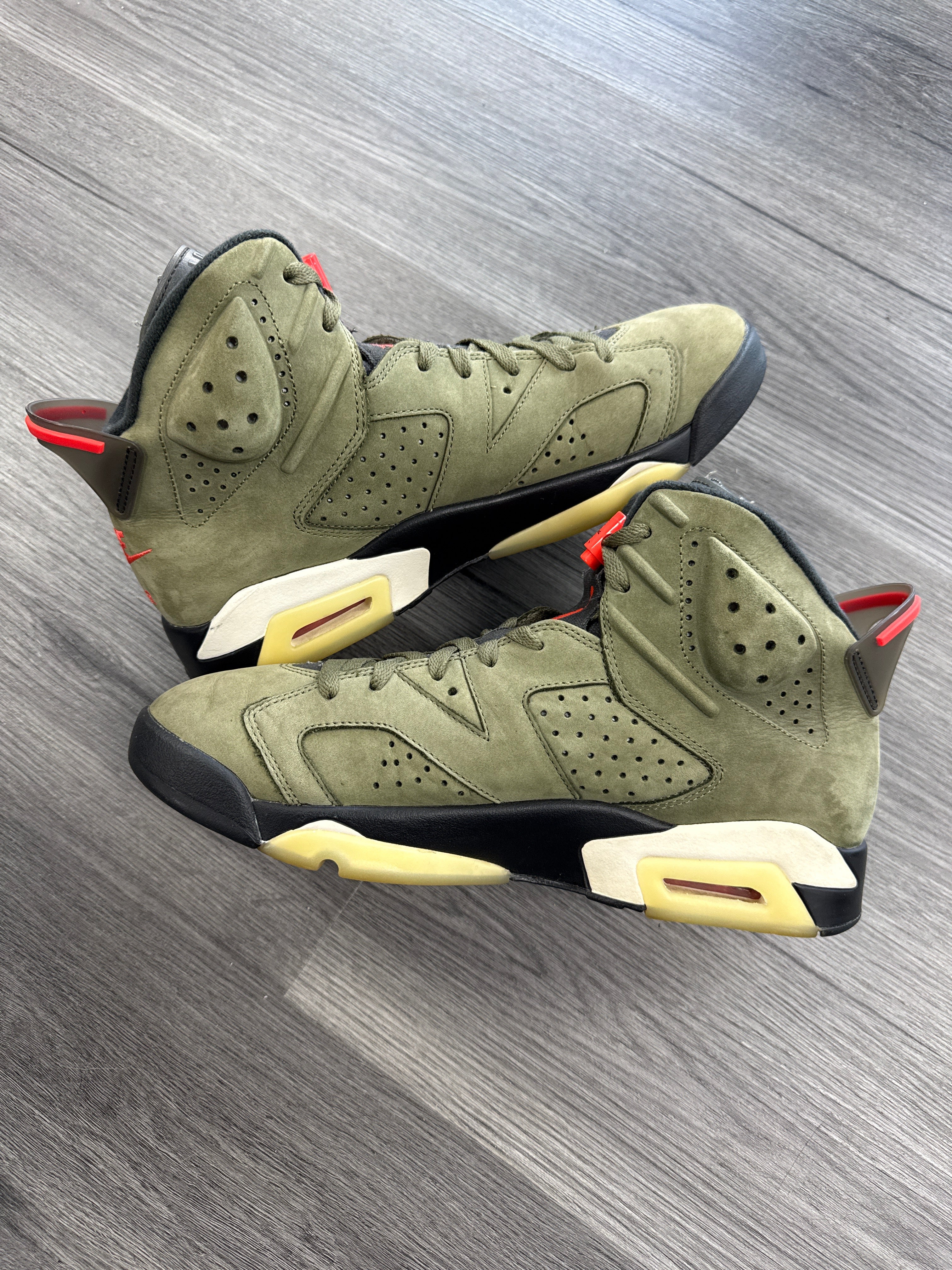 Jordan 6 Travis Scott OG - size 10.5