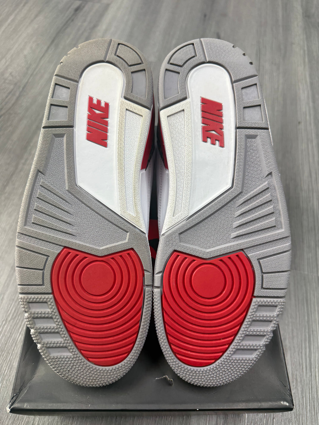 Jordan 3 Fire Red - size 10